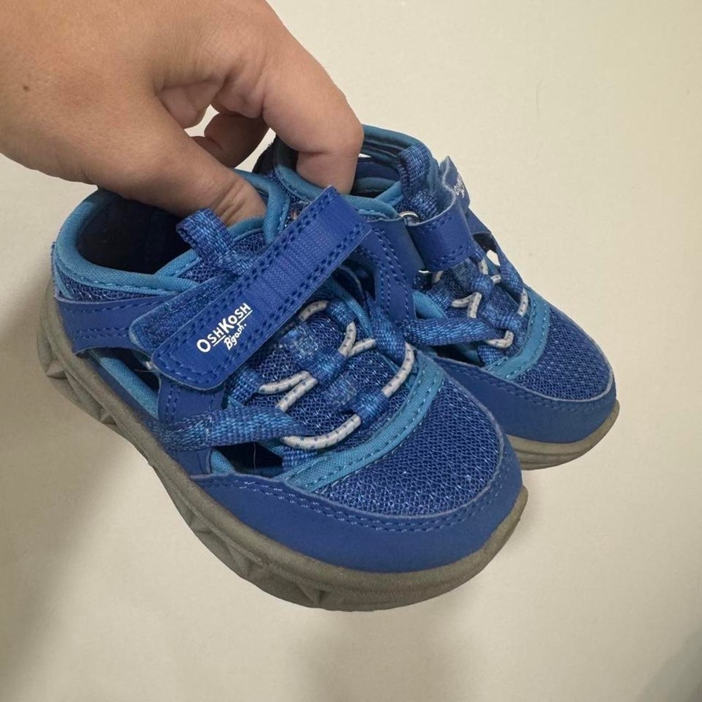 Oshkosh Toddler Sandals Size 6c